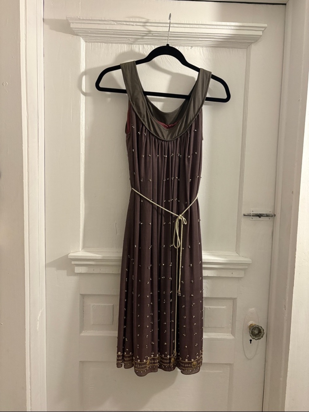 Vintage ANNELORE Sleeveless Mauve Midi Dress with Olive Scoop Neck and Bead Trim